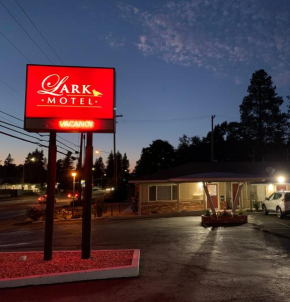 Lark Motel Willits